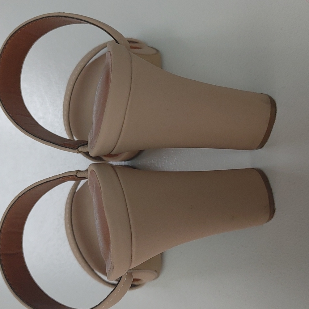 Heels - Picture 4 of 6